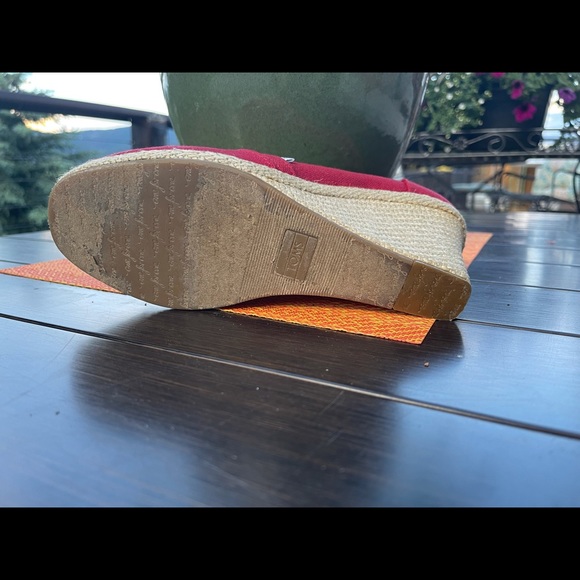 ❗️💲SALE💲❗️ Tom’s classic peep toe with memory foam. - Picture 2 of 4